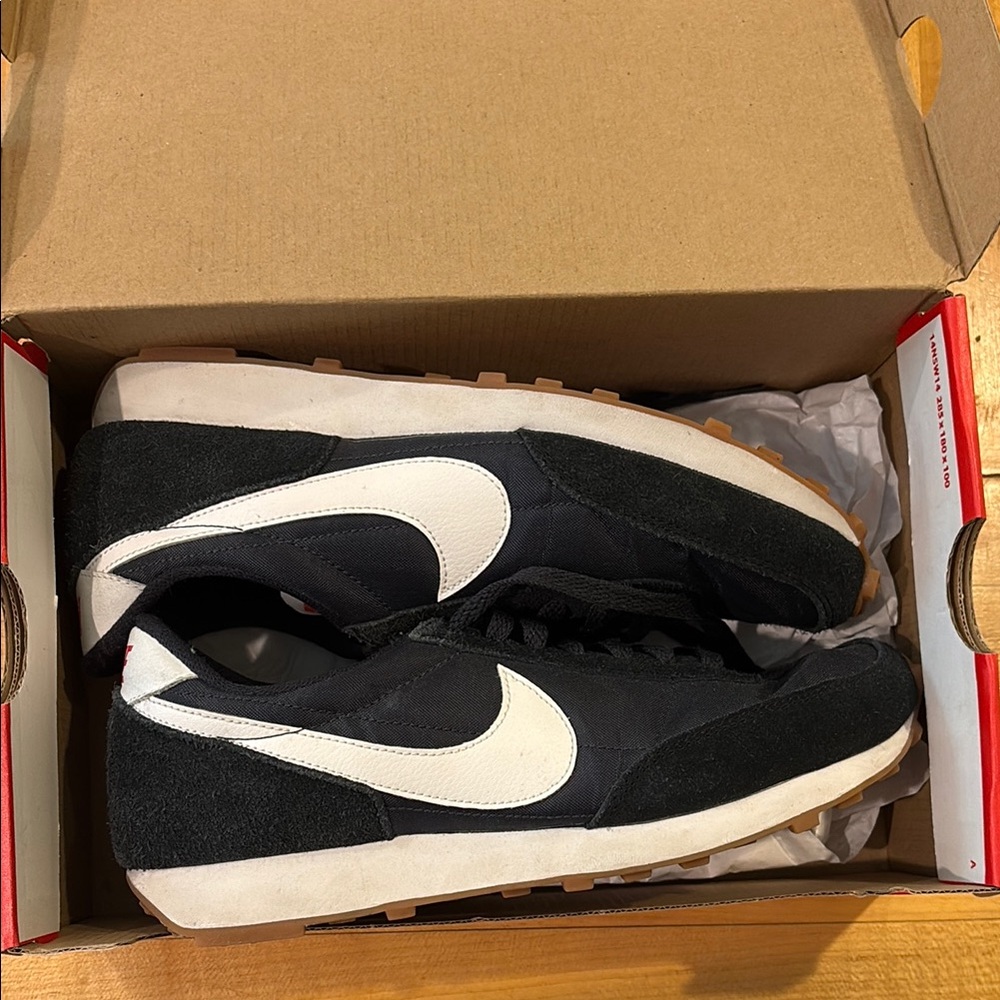 Nike Daybreak women’s sneakers